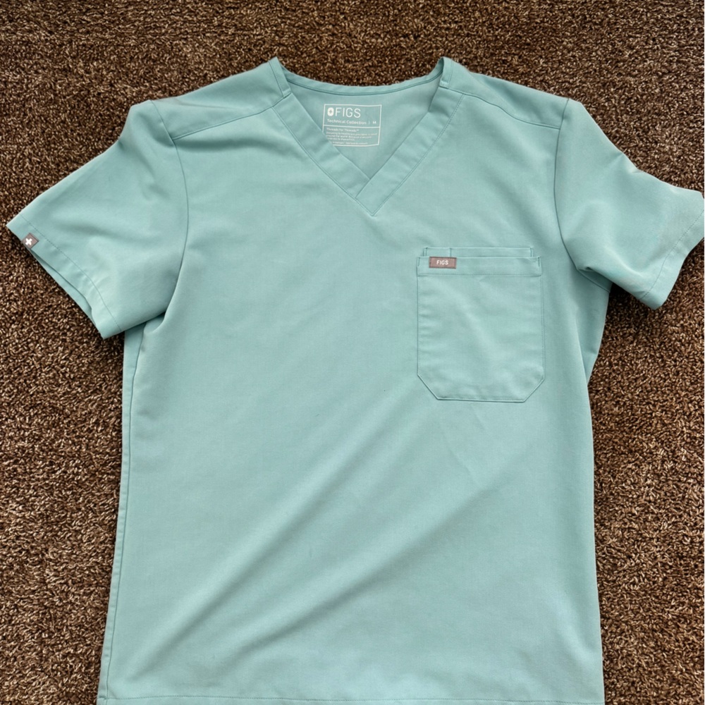 Figs Men’s Medium Seaglass Leon Three-Pocket Scrub Top